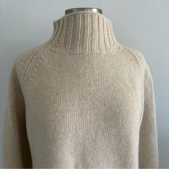 New HILFIGER 100% Wool Turtle Neck Sweater M made In Italy - Picture 2 of 10